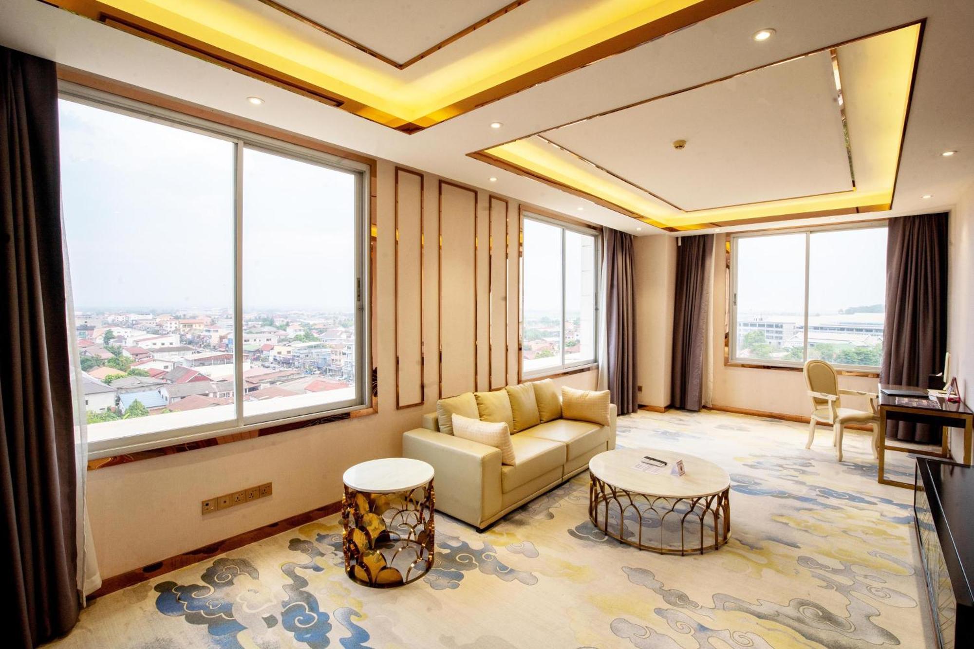 St Hotel Wattay Airport Vientiane Esterno foto